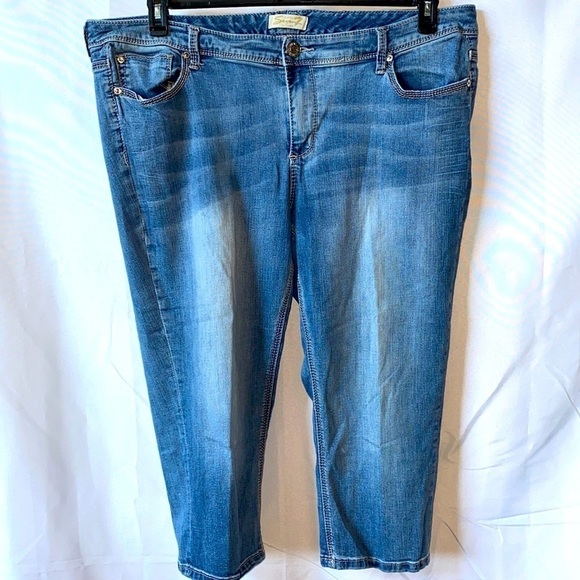 Seven7 Luxe Jean Capris - Picture 1 of 9